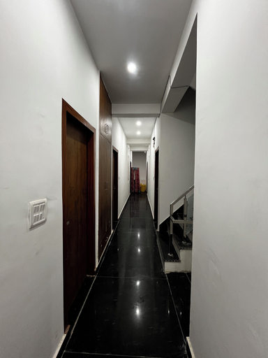 Public Area 3, Shree Radha Vallabh Palace- 800 m from prem mandir, Mathura