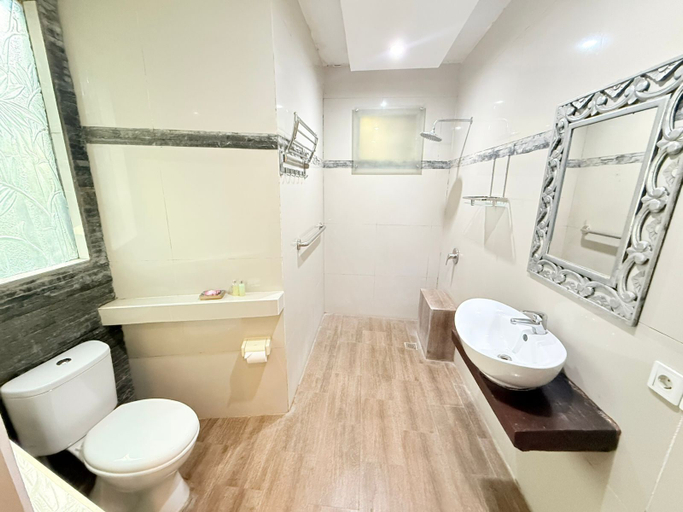 Bathroom 4, Bayside Bungalows, Karangasem