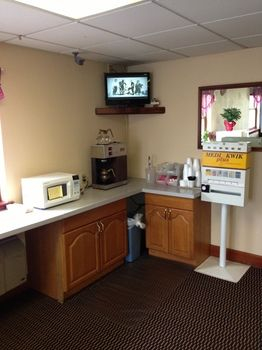 Others 2, Budget Host Inn, Lancaster