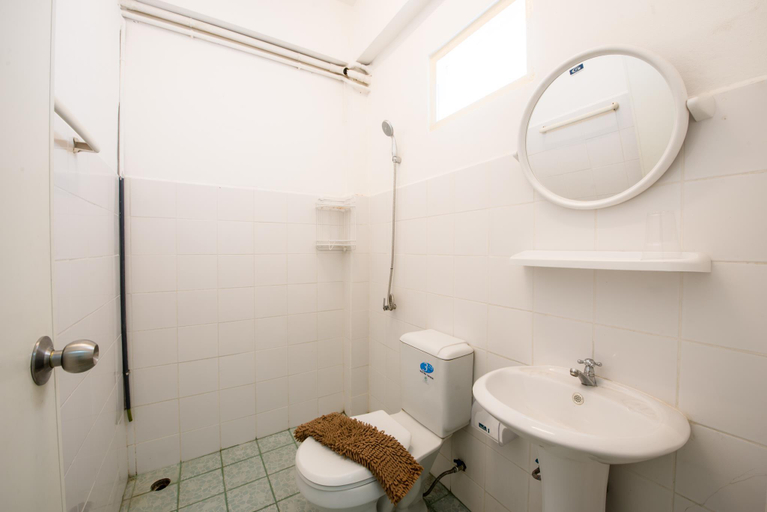 Bathroom 4, Sindy Room, Pattaya