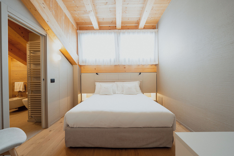Bedroom 3, Mostesi Dolomites Spa Hotel, Belluno