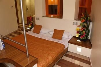 Others 2, Hotel Cuore, Mexico City