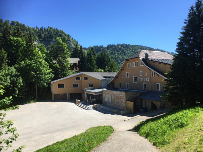Exterior & Views