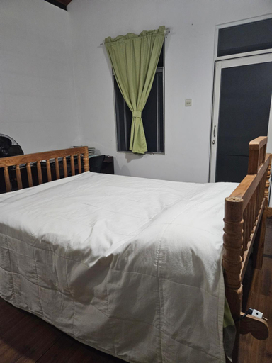 Bedroom 5, Mango Tree Villa, Sri Jayawardanapura Kotte