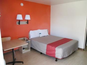 Guestroom 4, Knights Inn Texarkana, Bowie
