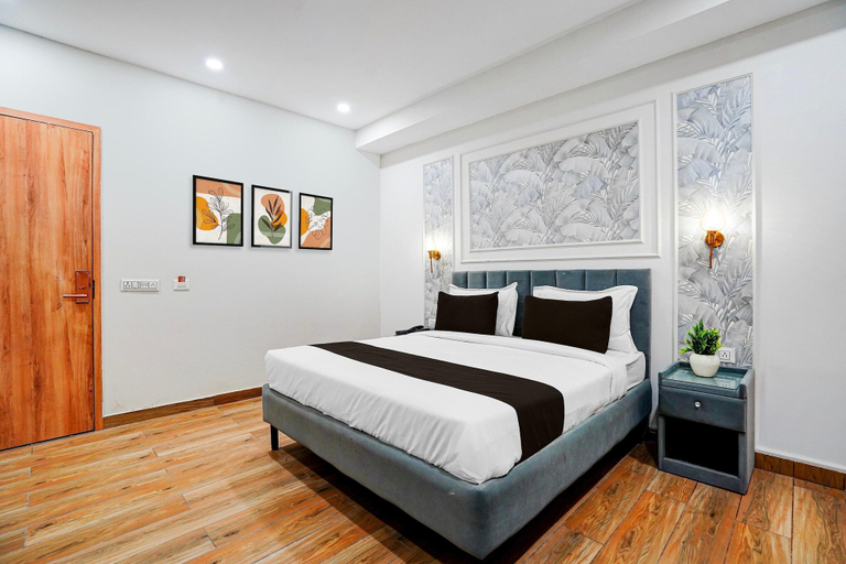 Room 2, Townhouse Oak Sector 18 Metro Station, Gautam Buddha Nagar