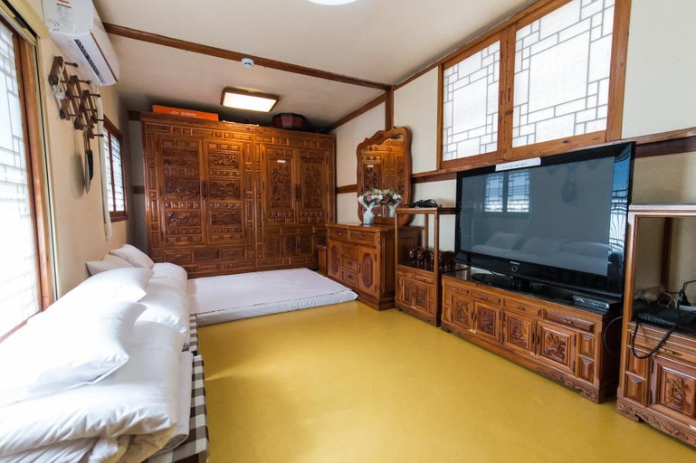 Bedroom 5, Emile, Jongno