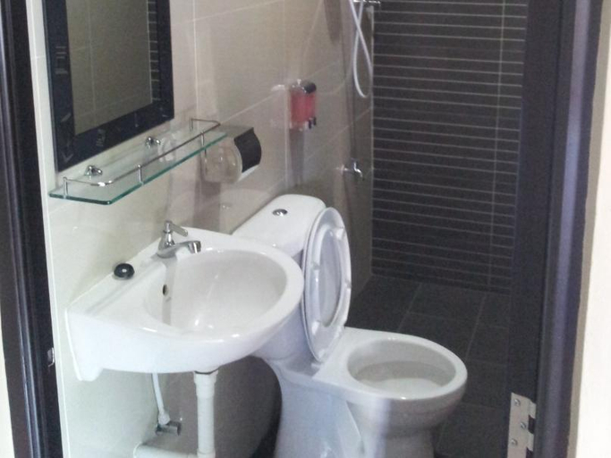 Bathroom 4, Admiral Hotel, Manjung