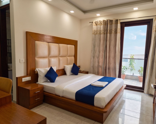 Room 5, OnlyStay Restivo Golf Course Road, Gurgaon