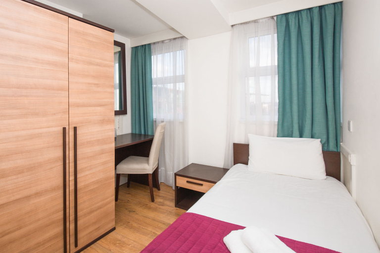 Bedroom, Pembury Hotel, London