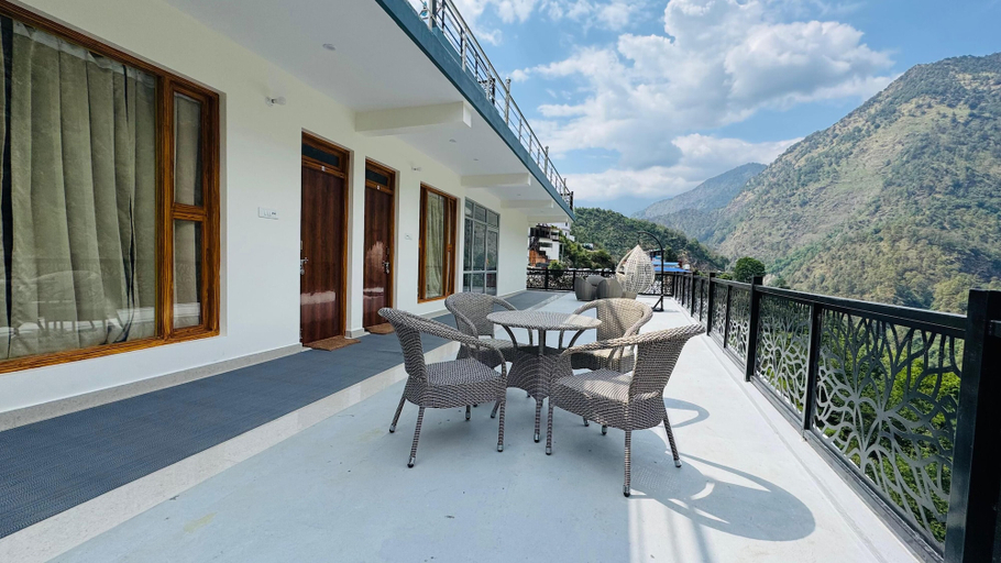 Outdoor dining 3, Hotel Shri Hari And Restaurant, Rudraprayag