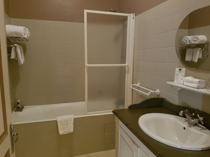 Bathroom 3, Le Chateau de Bricquebec, Manche