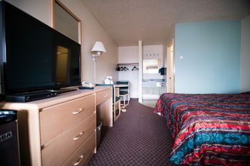 Others 2, Motel Bo (Camrose), Division No. 10