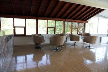 Others 3, Boss II Hotel, Eceabat