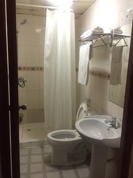 Bathroom 5, Rungwe Palace Hotel, Ilala