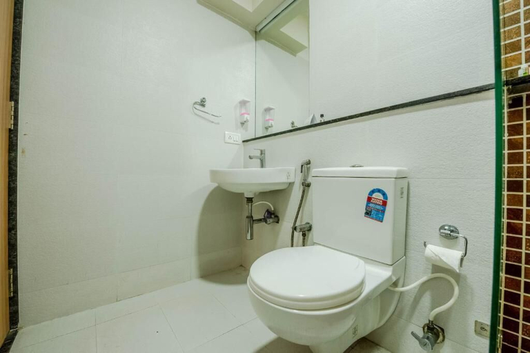 Bathroom 3, The Altruist Bellandur Hotel, Bangalore