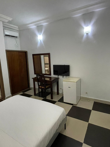 Others 5, Chez Sophie, Conakry