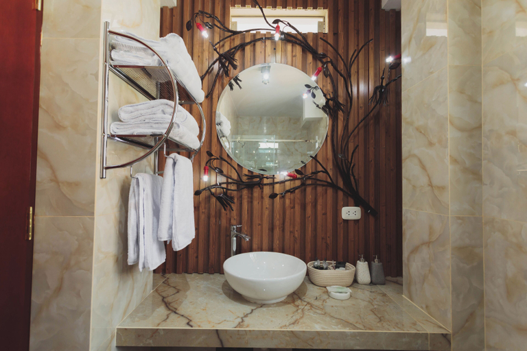 Bathroom 3, Valle del Sol, Urubamba