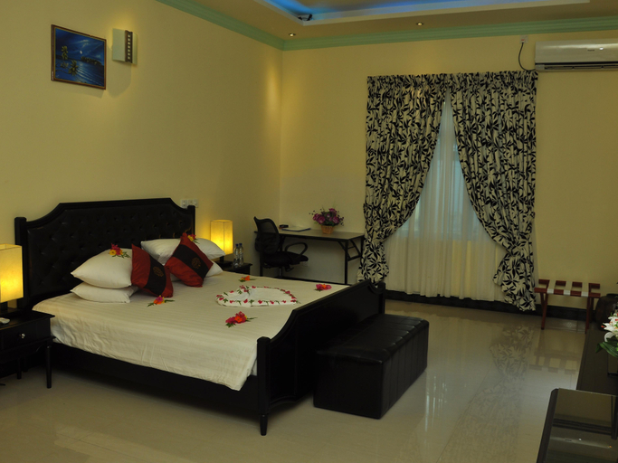 Bedroom 2, Charming Holiday Lodge