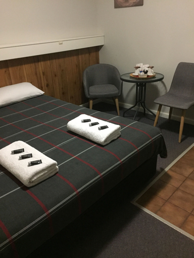 Bedroom 2, Glenrowan Kelly Country Motel, Wangaratta - South