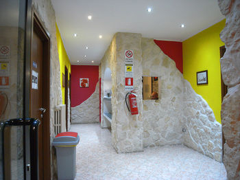 Others 5, Hostel California, Milano