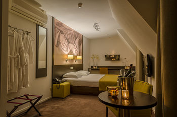 Others 3, Auberge Vincent, Nuenen c.a.