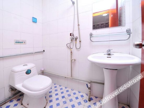 Bathroom 5, Beidaihe Yirui Hostel, Qinhuangdao