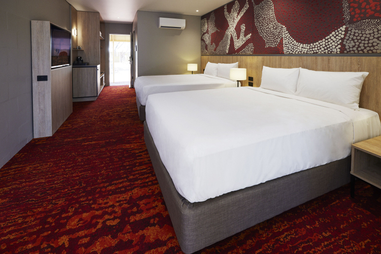 Bedroom 2, The Outback Hotel, Petermann-Simpson