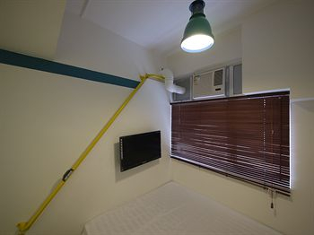 Others 4, Panda's Hostel - Hot Dog Bus, Kowloon