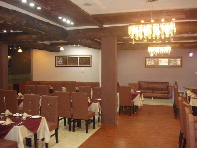 Food & Drinks 5, Royal Court, Nainital