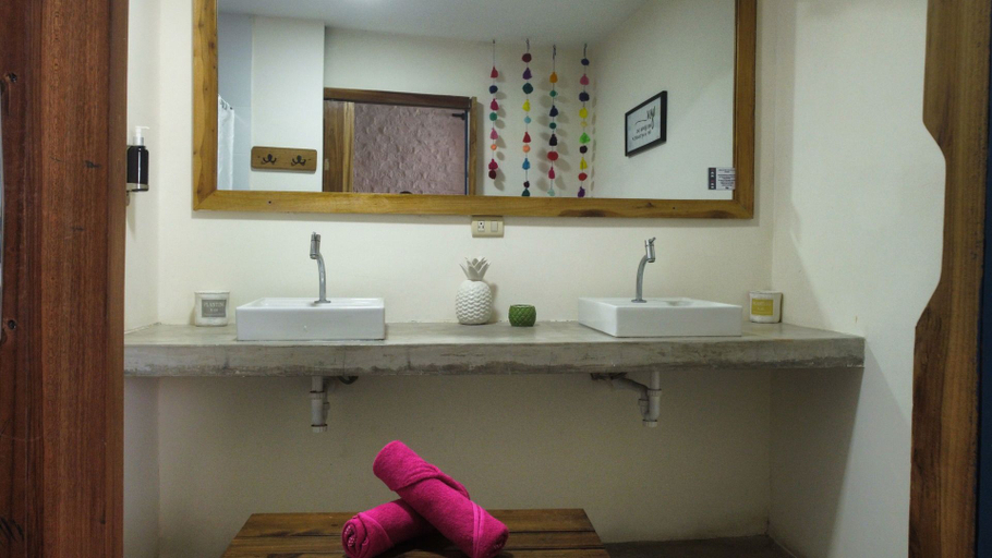 Bathroom 3, Hotel Montanita, Santa Elena