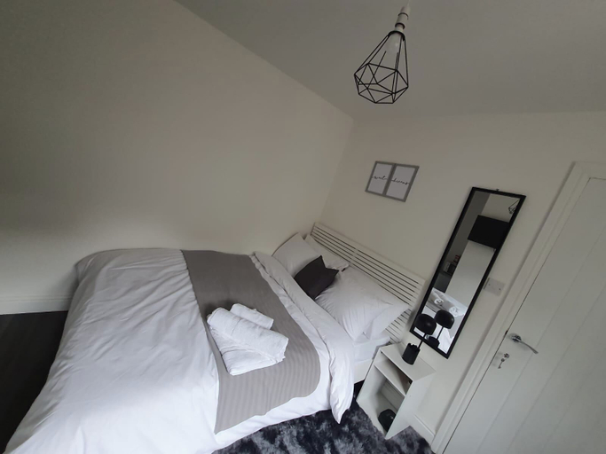 Room 3, Private Room - Ensuite Bathroom - Free Parking, Birmingham