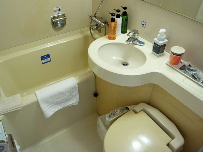 Bathroom 5, APA Hotel Kochi, Kōchi