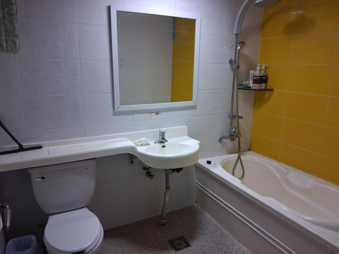 Bathroom 3, Gyeongsan Annex Pension, Gyeongsan