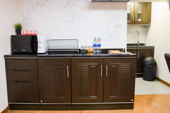 In-Room Kitchenette 5, Phetmani Home, Pathum Wan