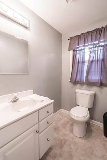 Bathroom 2, Armory Quarters B, Jefferson