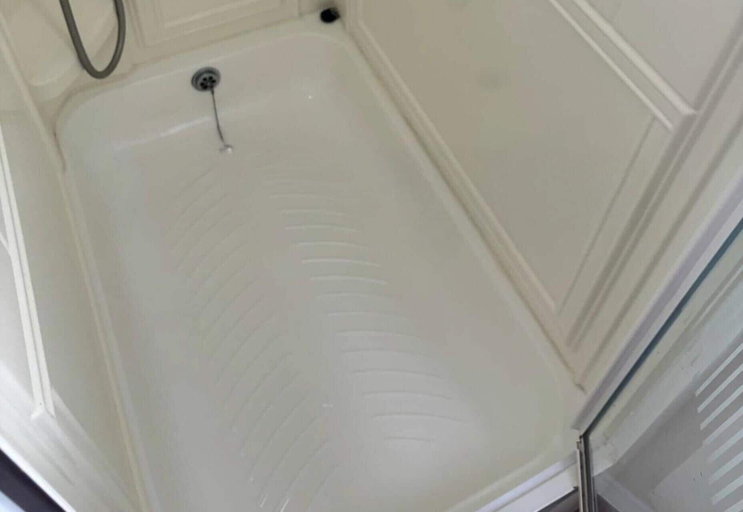 Bathroom 4, 14 South Happy Days - Sleeps 6 Pet Free Caravan, Lincolnshire