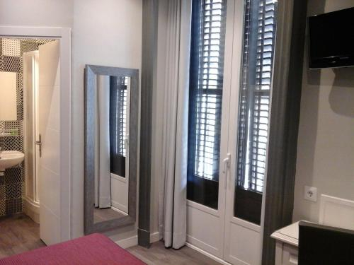 Facilities 3, Hostal Don Alfonso, Madrid
