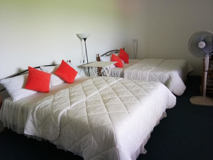 Bedroom 2, Kurau Inn Farmstay, Kerian