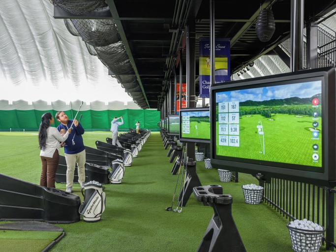 Indoor golf driving range, The Crescent, Oneida