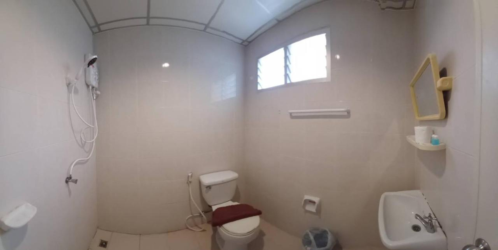 Bathroom 4, Lucky Seven Patong, Pulau Phuket