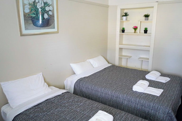 Bedroom 2, Khartoum Hotel, Cessnock