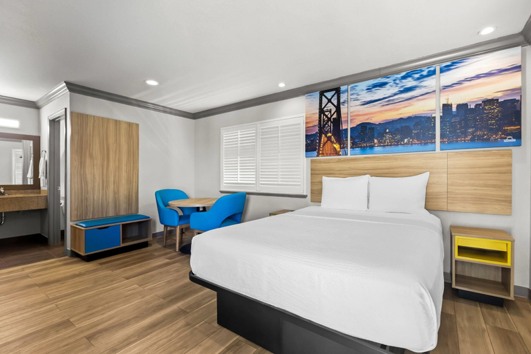 Bedroom 3, Days Inn by Wyndham San Francisco South, San Mateo