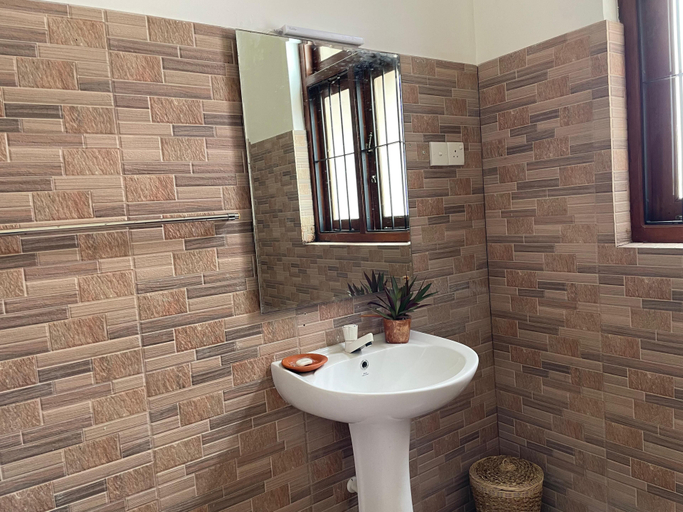 Bathroom 4, BlissFam Villa & Hostel, Negombo