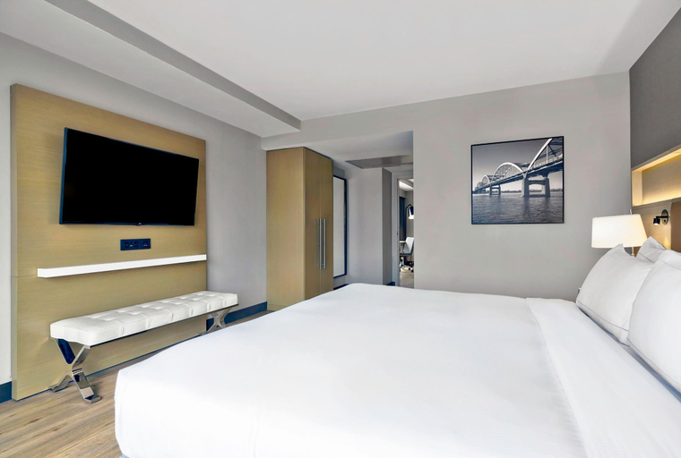 Bedroom 4, DoubleTree by Hilton Davenport, Scott