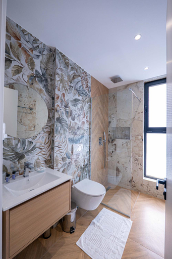Bathroom 4, Hotel Parid, Sarandës