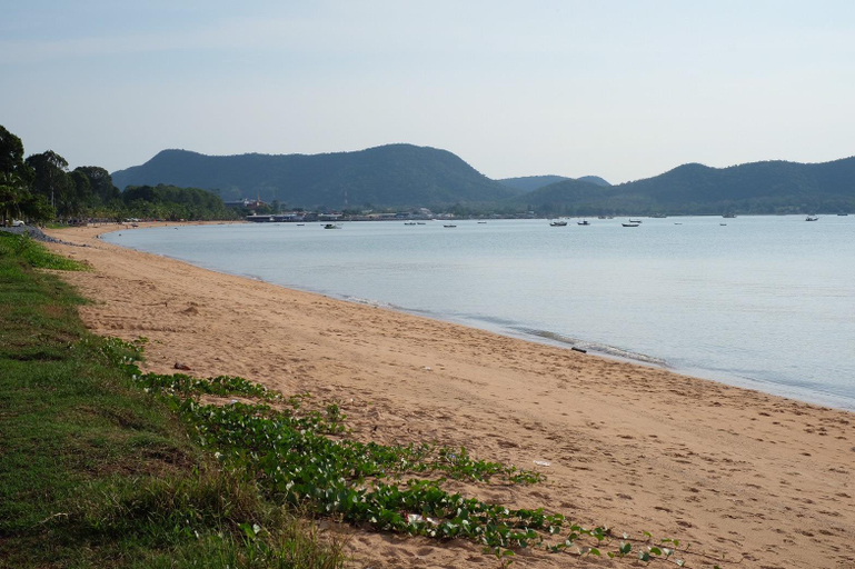 Others 4, Baan Cha-lier Sook Bangsaray, Sattahip