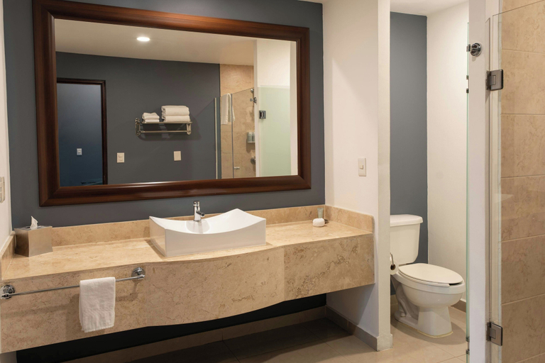 Bathroom 4, Courtyard by Marriott Guadalajara Andares, Zapopan