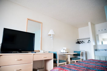 Others 4, Motel Bo (Camrose), Division No. 10