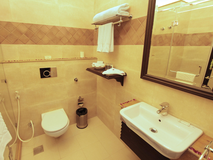 Bathroom 5, Grand Uniara - A Heritage Hotel, Jaipur